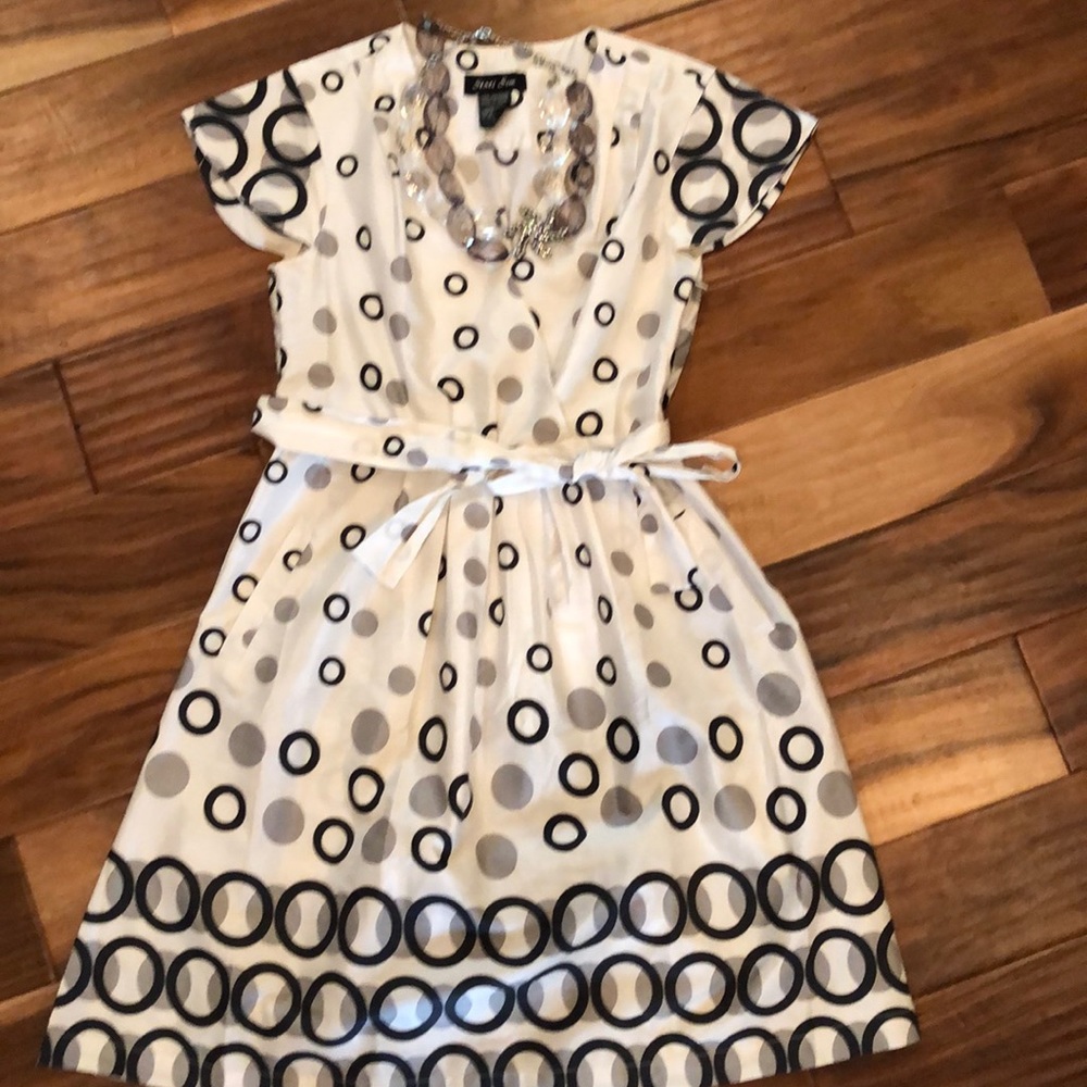 Adorable black and white dress